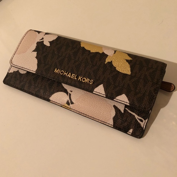 Michael Kors Handbags - Michael Kors Jet Set Granita Large Wallet